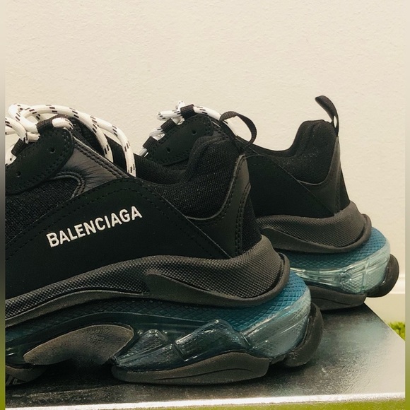 BALENCIAGA TRIPLE S SNEAKER 'TRIPLE BLACK' - Picture 5 of 10